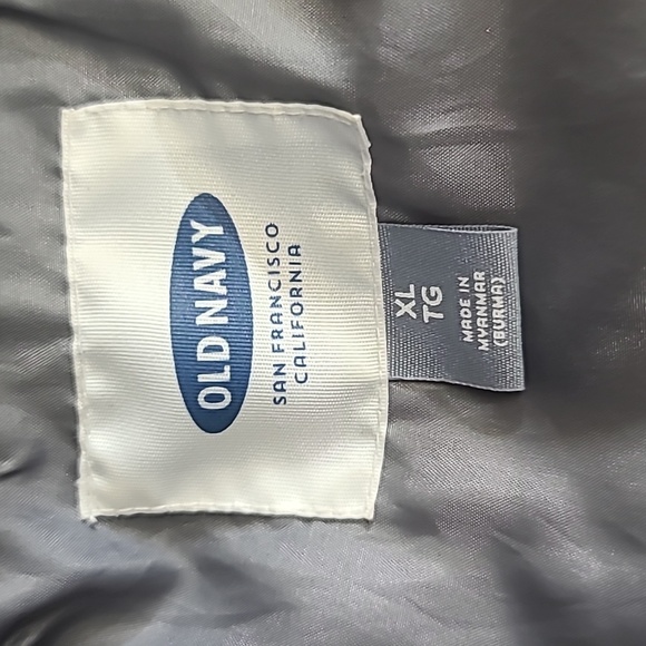 Old Navy quilted gray vest - Picture 7 of 8